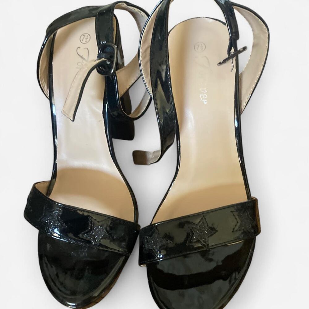Black patent leather heels with